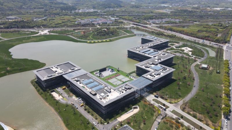 Yangtze River Delta Research Center, Institute of Physics, Chinese Academy of Sciences